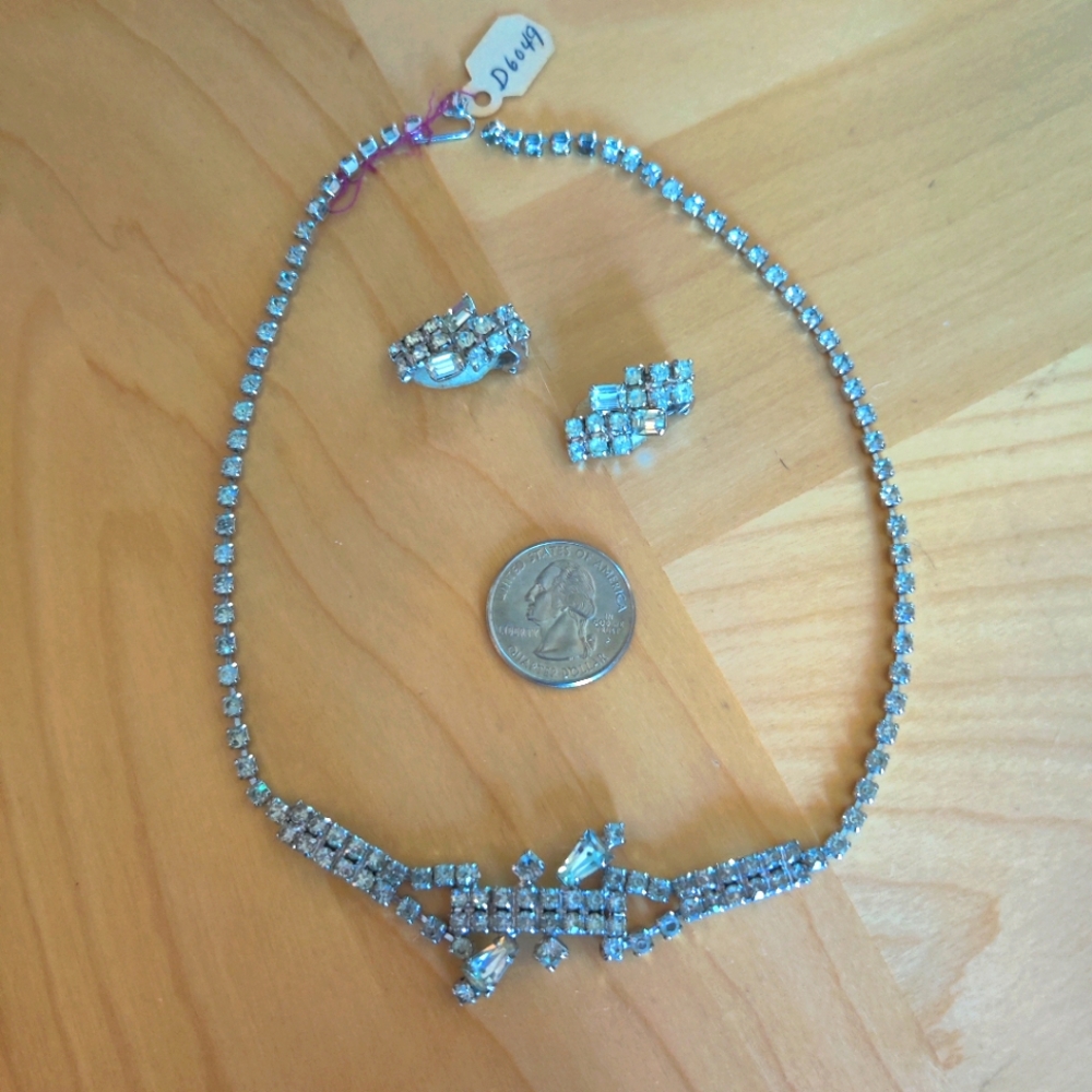 VINTAGE! Mid-century rhinestone necklace and clip earrings set